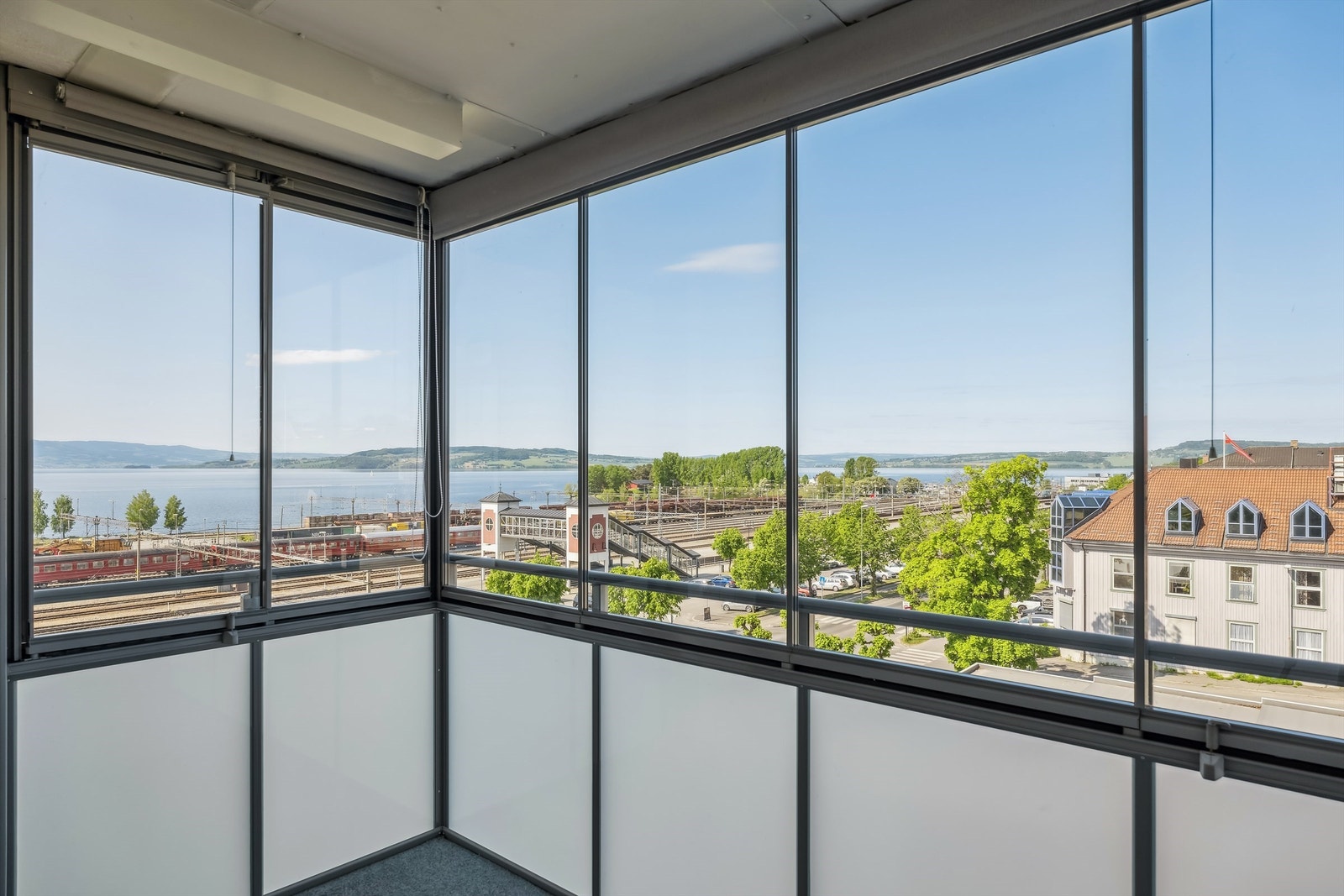 En innglasset balkong på 8 kvm med en nydelig utsikt! Galleribilde