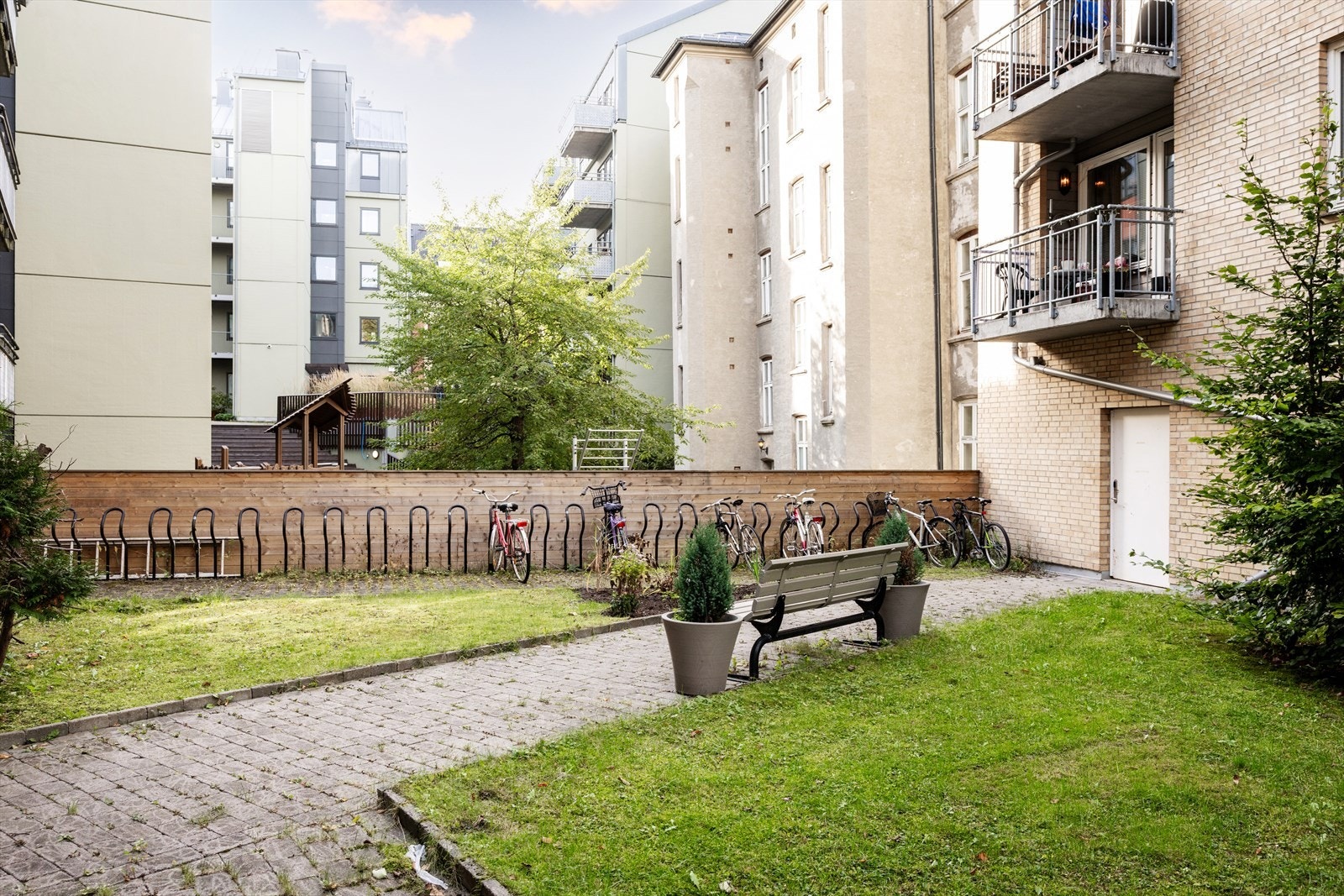 - Hyggelig bakgård - Galleribilde