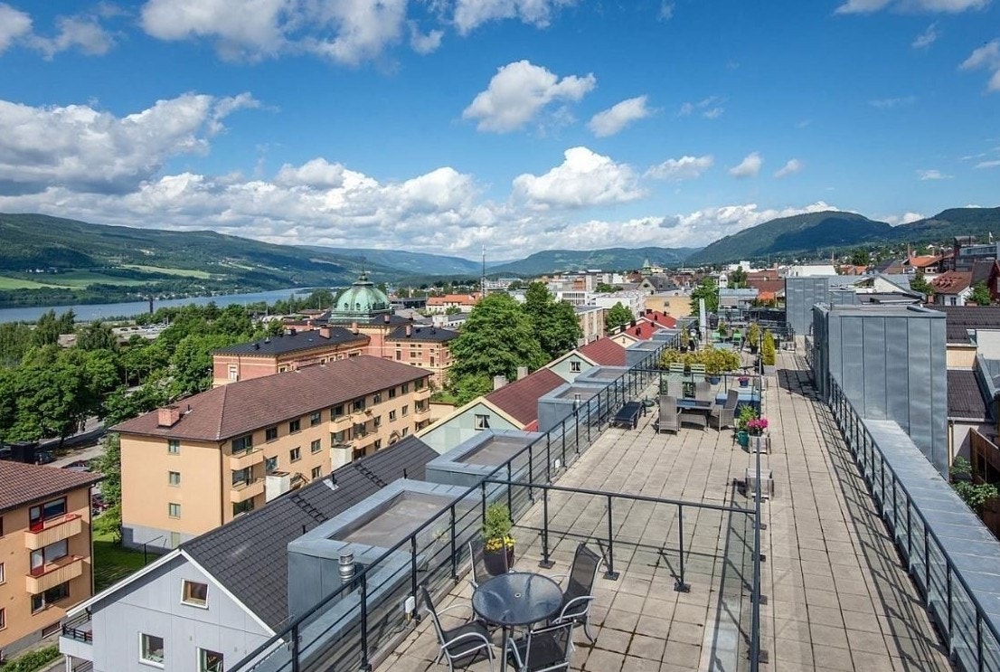 En del av takterrassen er felles - her kan man nyte flott utsikt og varme dager. Galleribilde