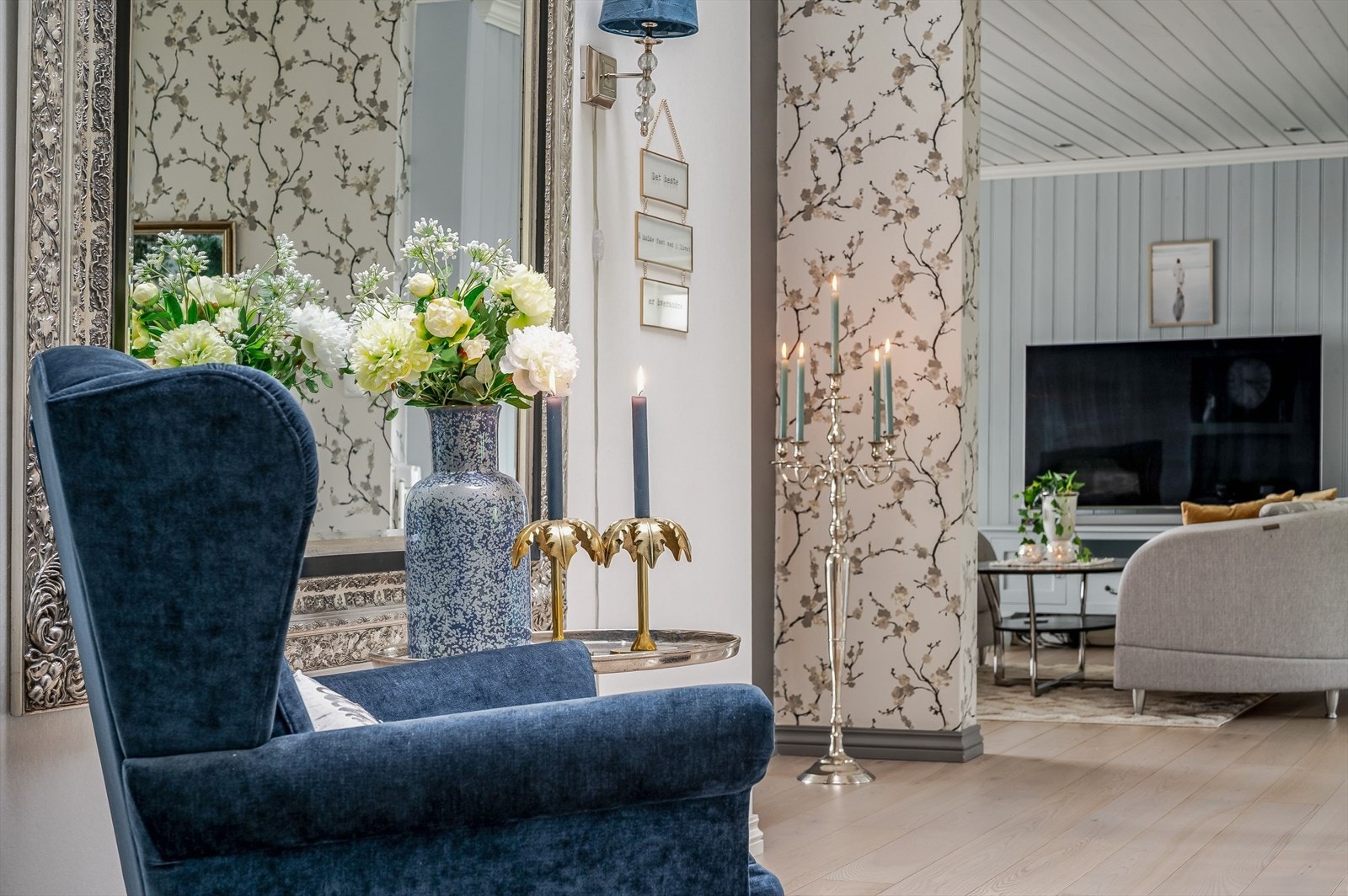 Boligen har høy standard med fine materialer. Balansert ventilasjon med varmegjenvinner sørger for et godt inneklima. Galleribilde