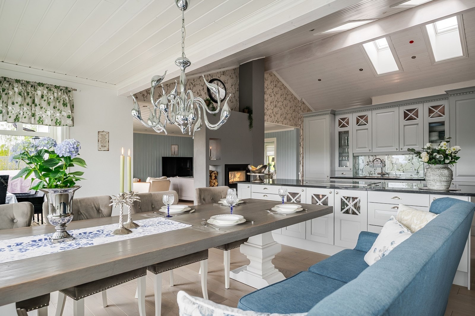 Her kan du enkelt invitere familie og venner på hyggelige selskap! Galleribilde