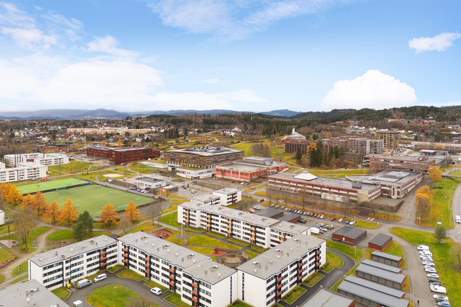 Fra boligen er det gangavstand til marka og Granåsen, et fantastisk turområde med flotte stier og opplyste skiløyper som kan nytes året rundt. Galleribilde