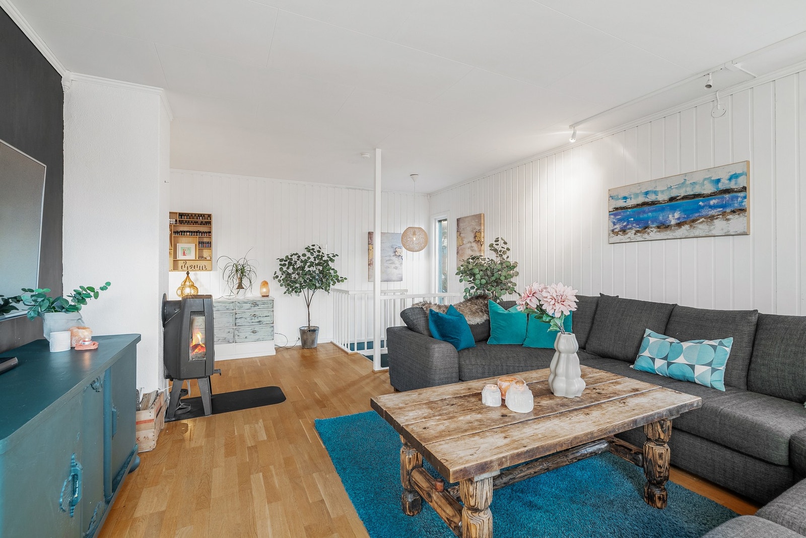 Vedfyring i stuen. Galleribilde