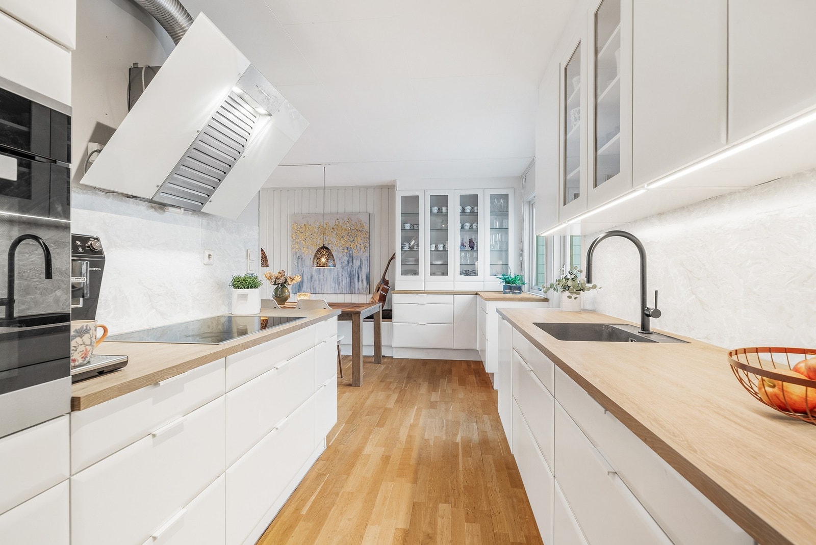 Godt utbygget med benk- og skapplass. Galleribilde