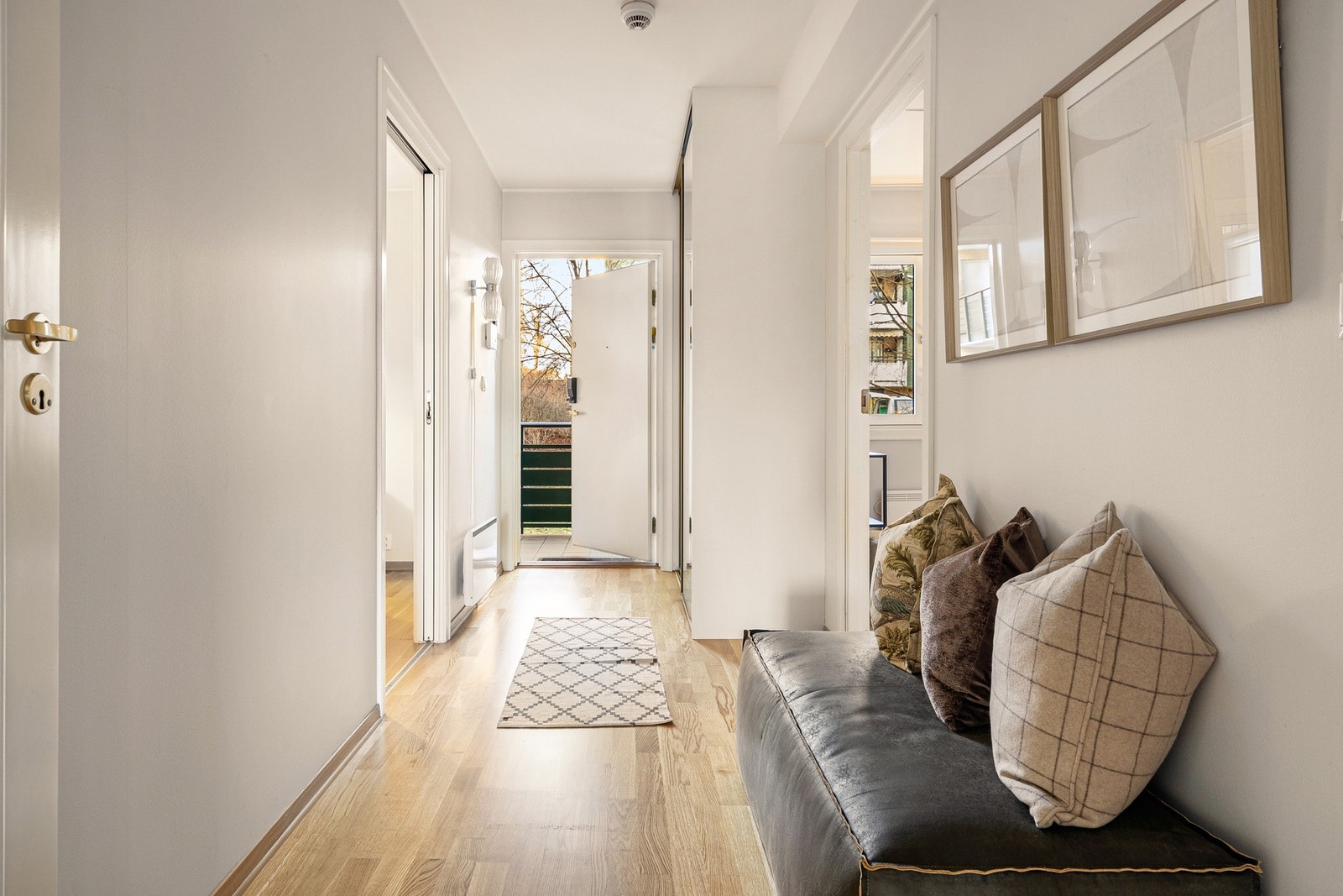 Entréen er lys og fin. Galleribilde