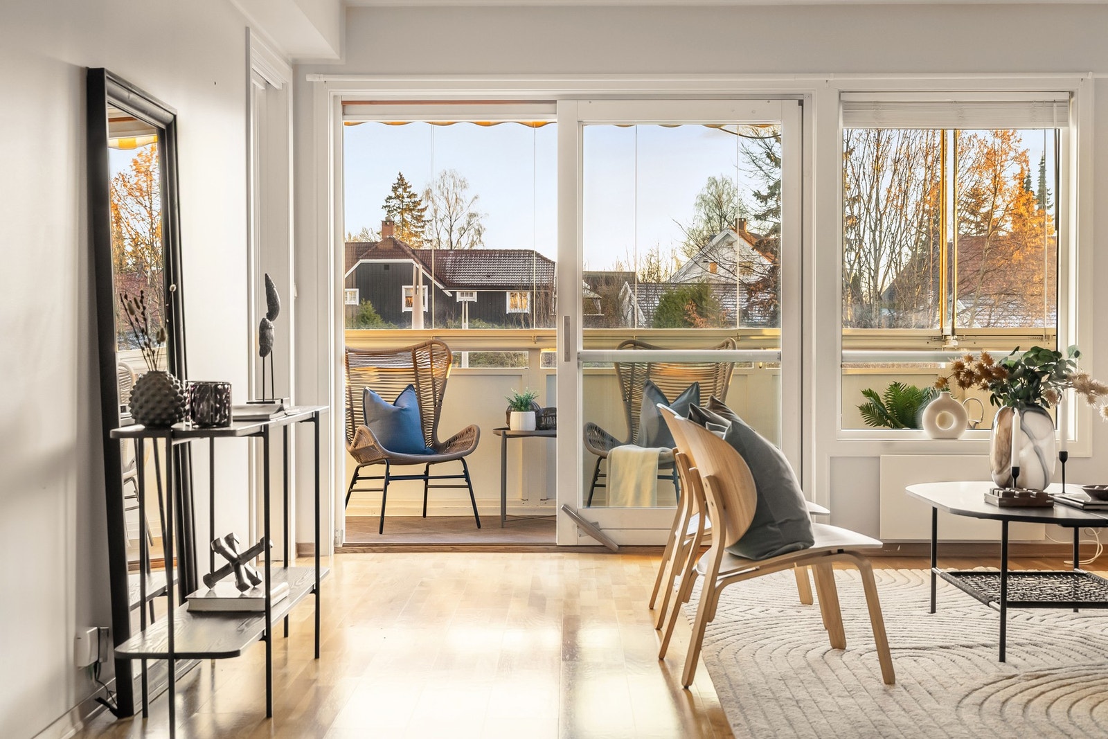 Fra stuen har du tilgang til en romslig innglasset balkong. Galleribilde