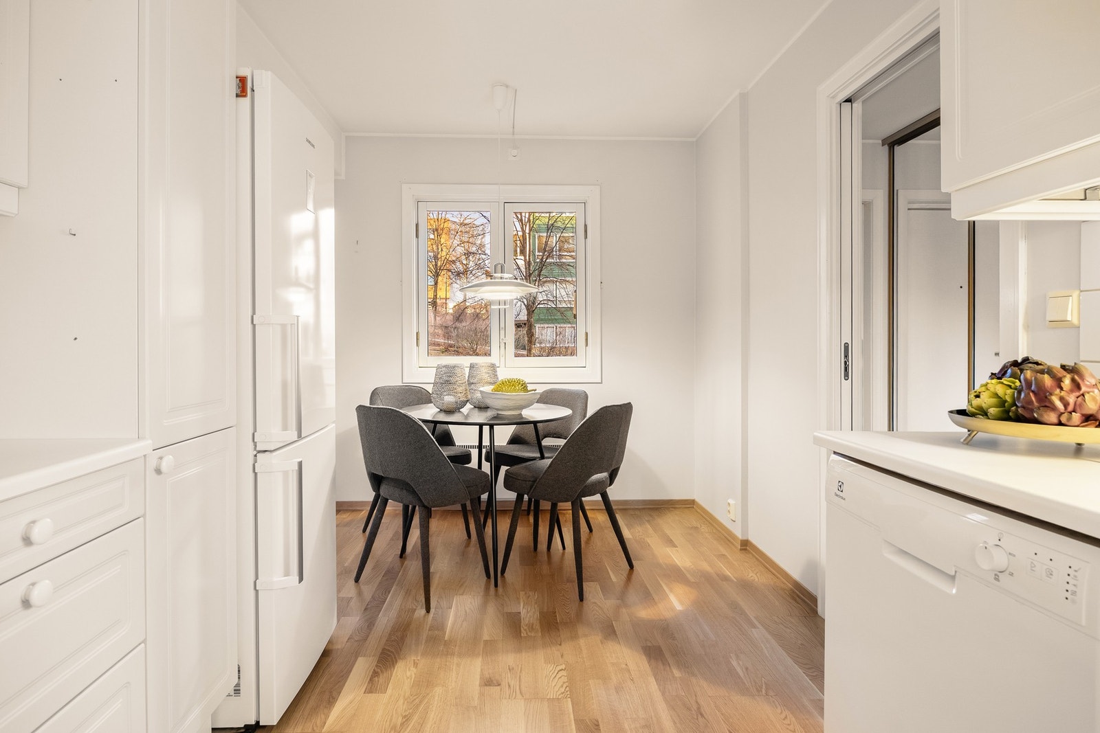 Det er også god plass til en hyggelig spisegruppe på kjøkkenet. Galleribilde