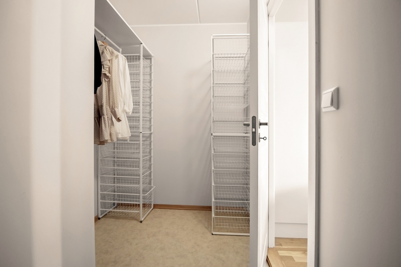 Fra dette soverommet er det også direkte tilgang til en praktisk innvendig bod/garderobe. Galleribilde