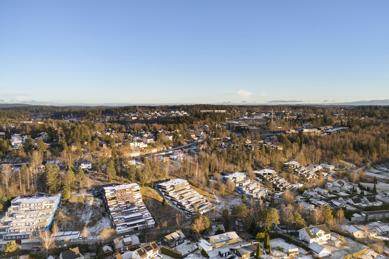 Nærhet til barnehager og skoler alle trinn. Coop Extra og frisør ligger kun 700 meter fra leiligheten. Galleribilde