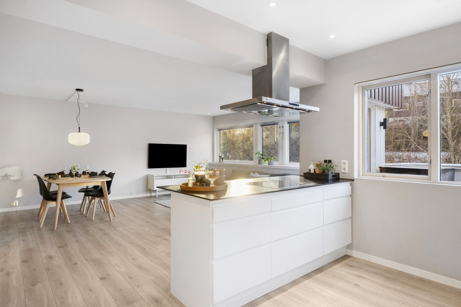 Leiligheten ble betydelig oppusset i 2014/2015 og har god standard. Galleribilde