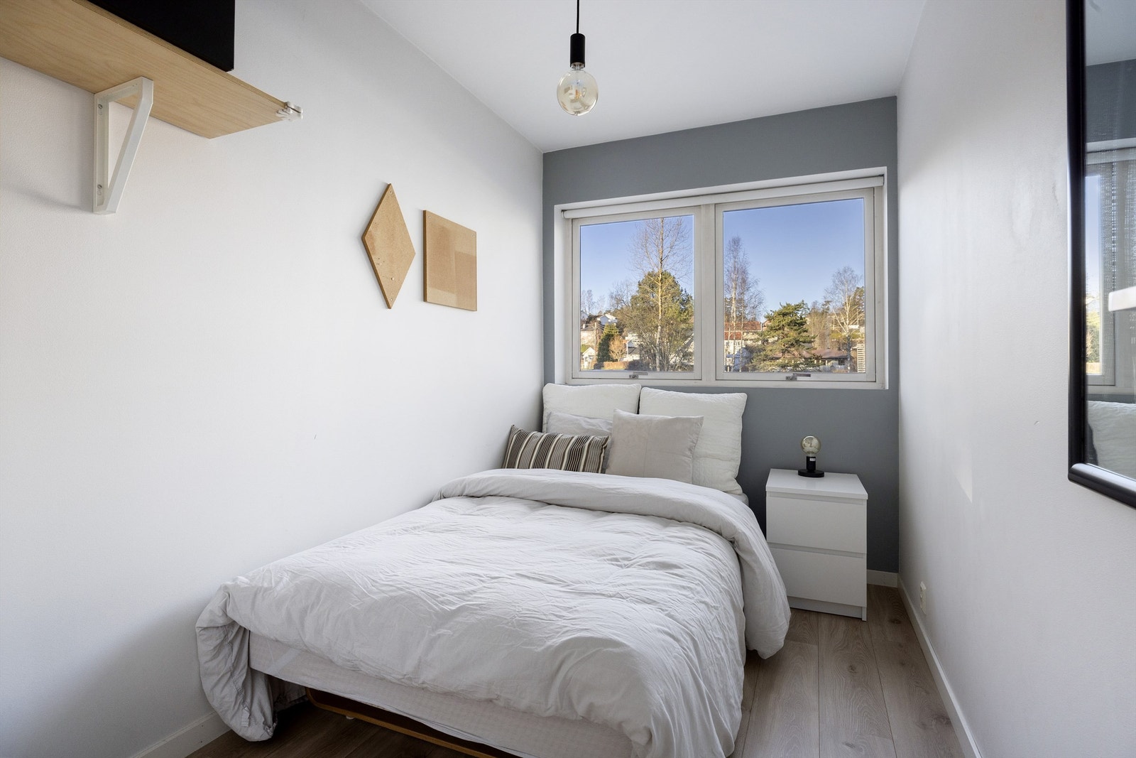 Et mindre soverom som egner seg godt som barnerom, gjesterom eller kontor. Galleribilde