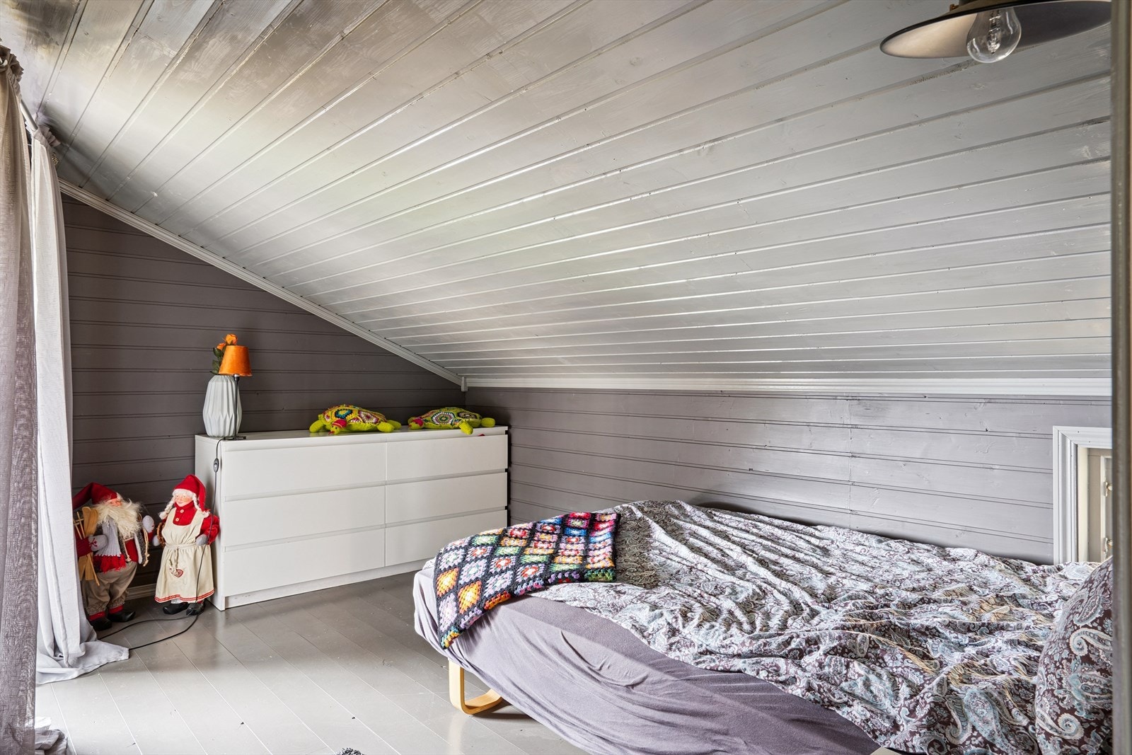 Soverom 2 loft Galleribilde