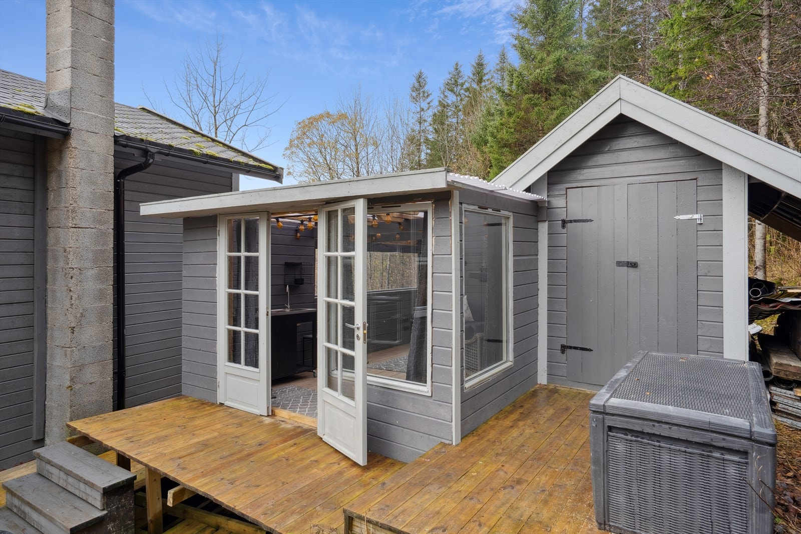 Vinterhage med utebod Galleribilde