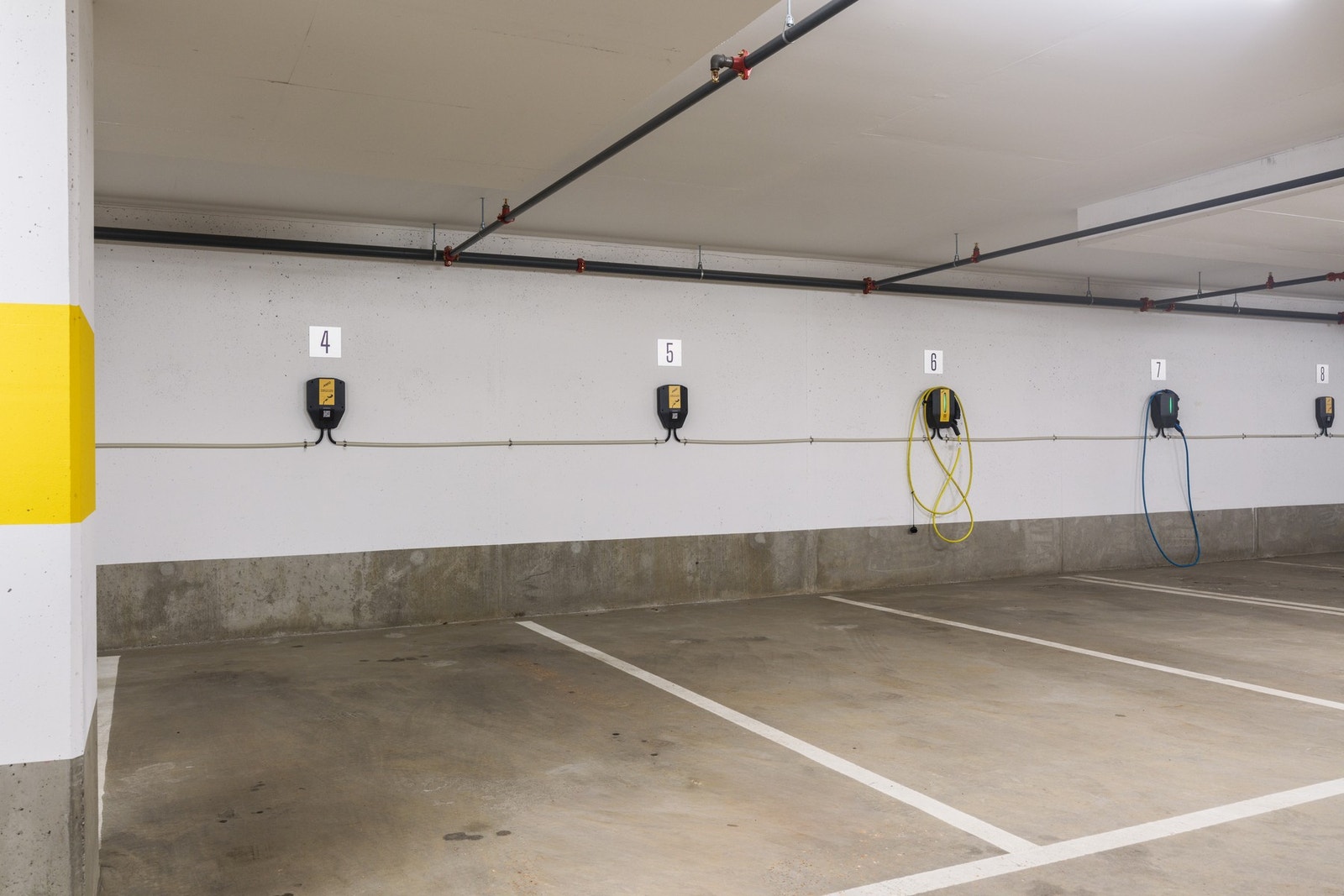 Det medfølger en parkeringsplass i felles lukket garasjeanlegg Galleribilde