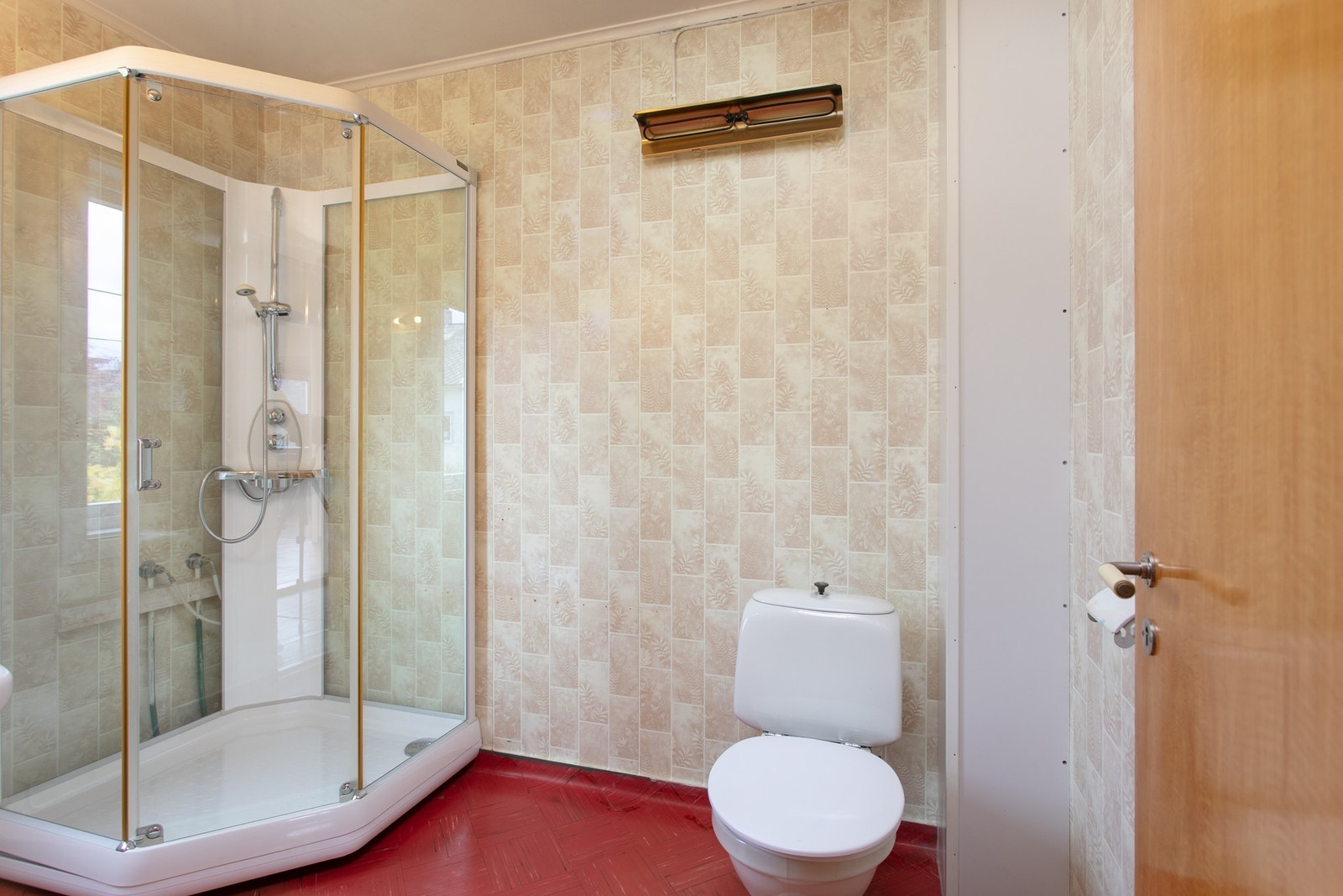 Baderom hovedetasje med dusjkabinett Galleribilde