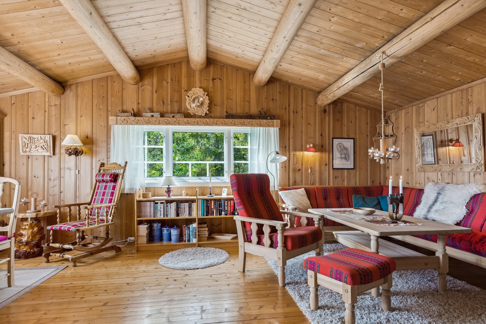 Her er det god plass til både sofakrok og spisestue. Galleribilde