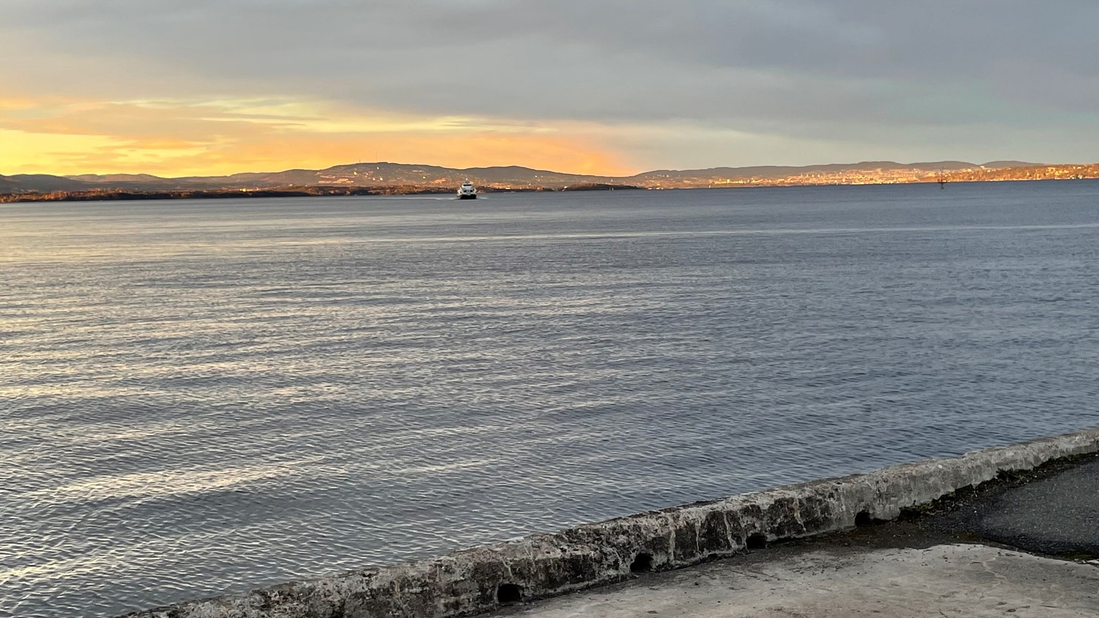 Hurtigbåt fra Slemmestad sentrum til Aker Brygge Galleribilde