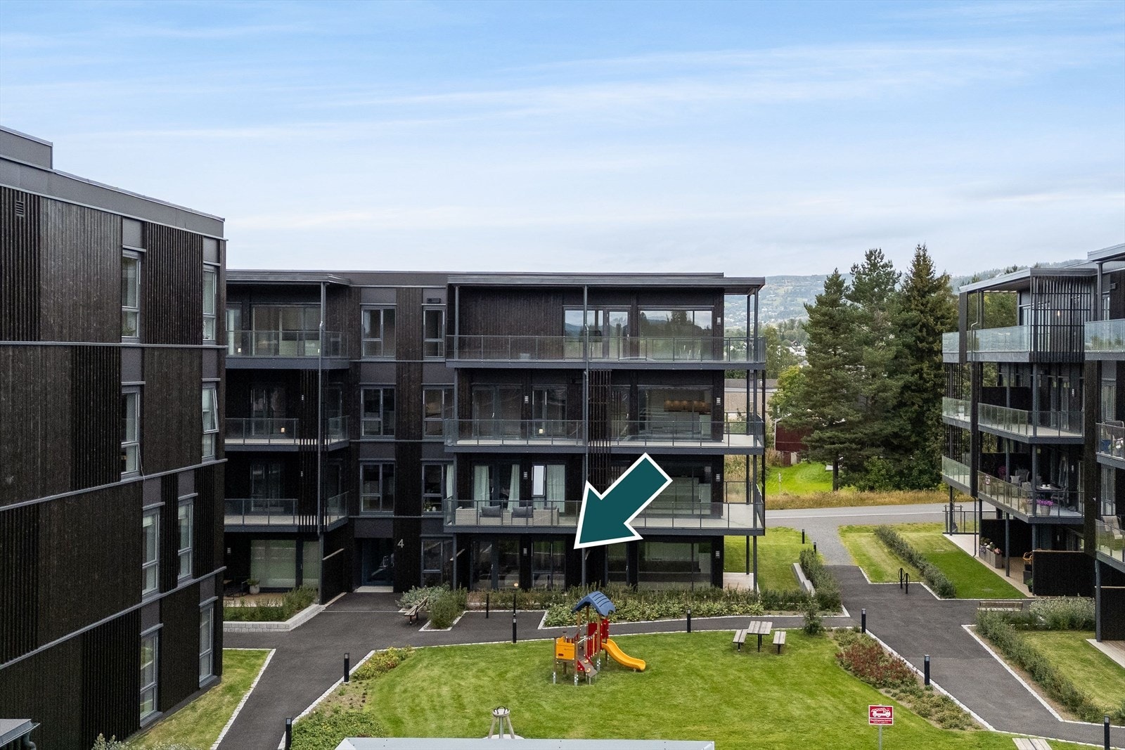 Leiligheten ligger i 1. etasje og har en terrasse på 12 kvm. Galleribilde