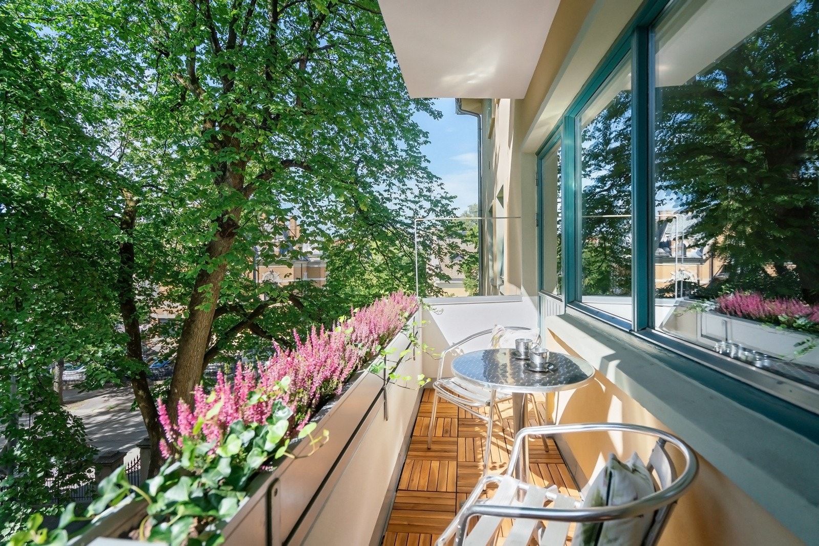 Sydvestvendt balkong med gode solforhold Galleribilde