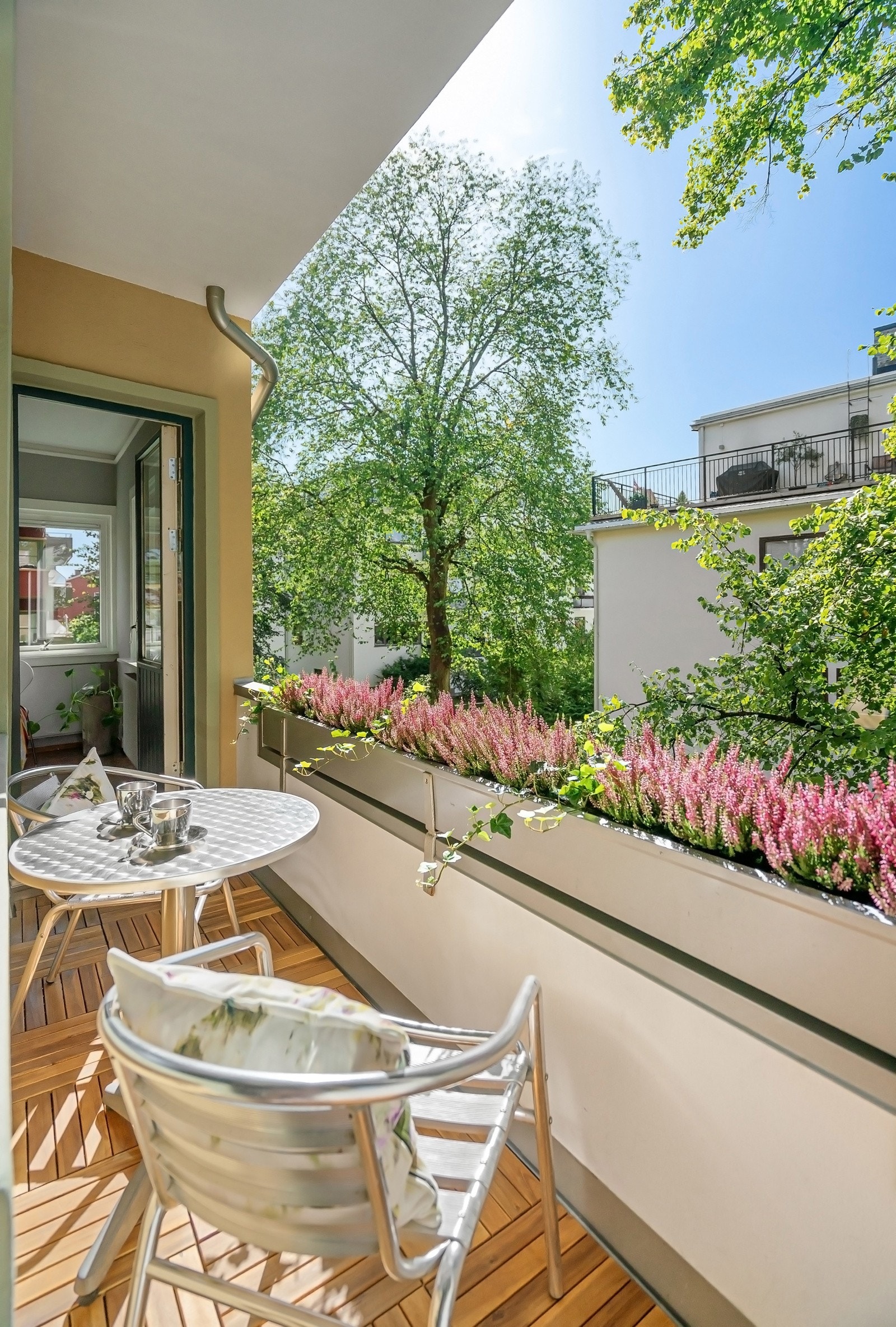 Inngang fra stue og hovedsoverom til balkong Galleribilde