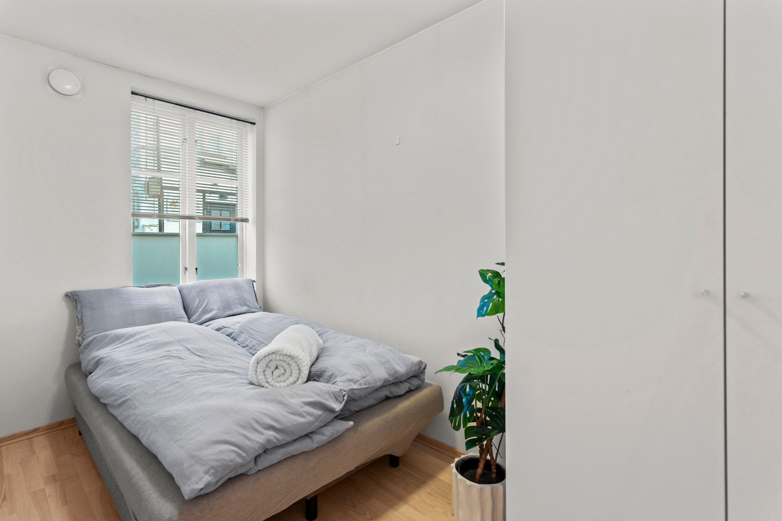 Det andre soverommet er også av god størrelse og egner seg godt som gjesterom, barnerom eller hjemmekontor. Galleribilde