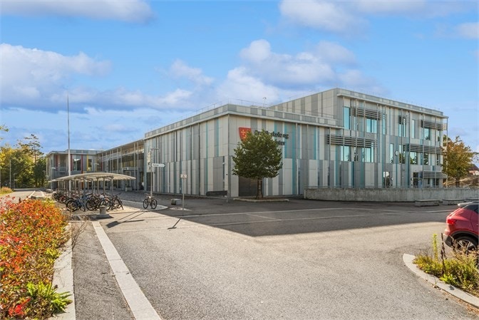 Par minutter gange til Store Brevik skole og barnehager. Galleribilde