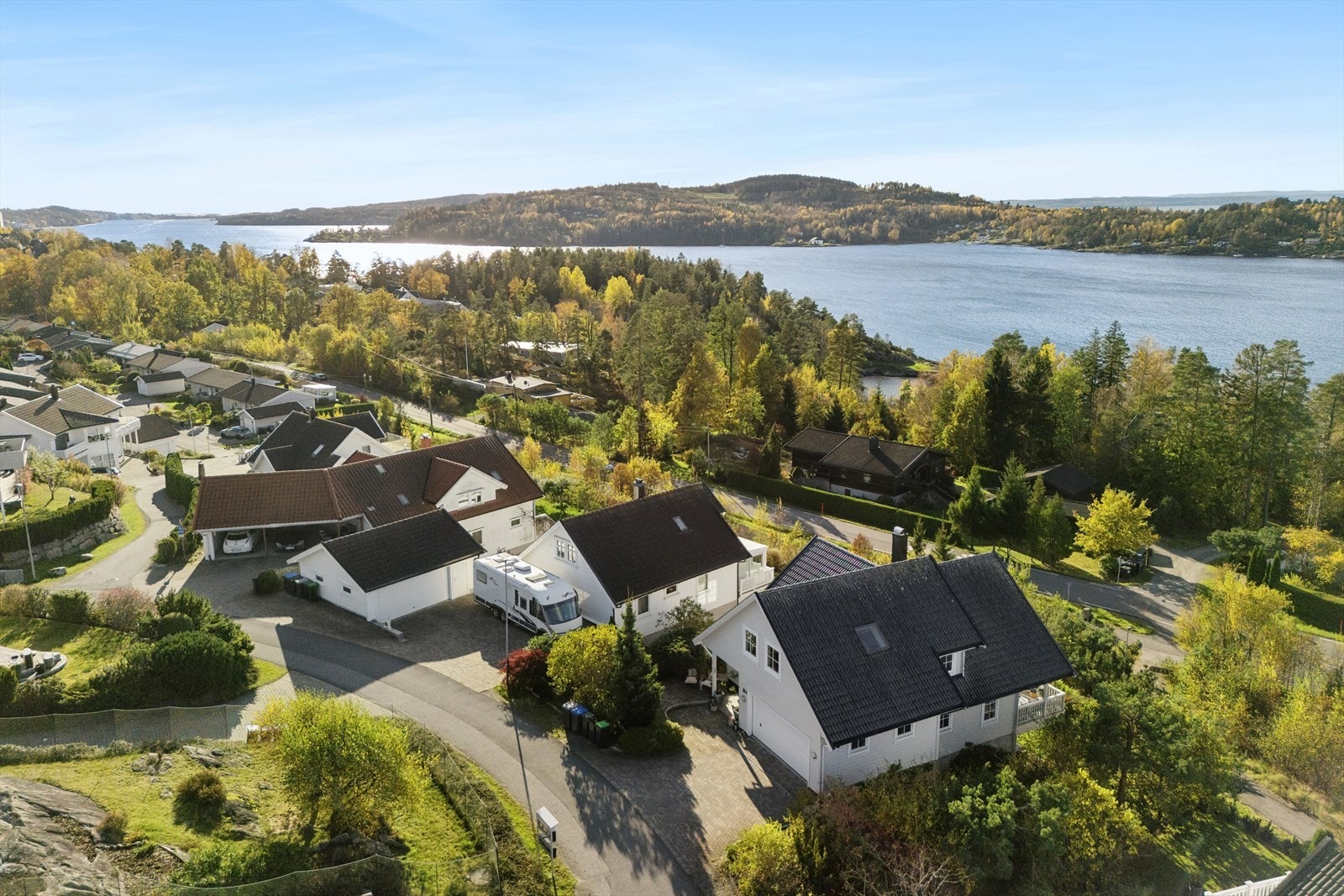 Barnevennlig beliggenhet med umiddelbar nærhet til skole og barnehager. Galleribilde