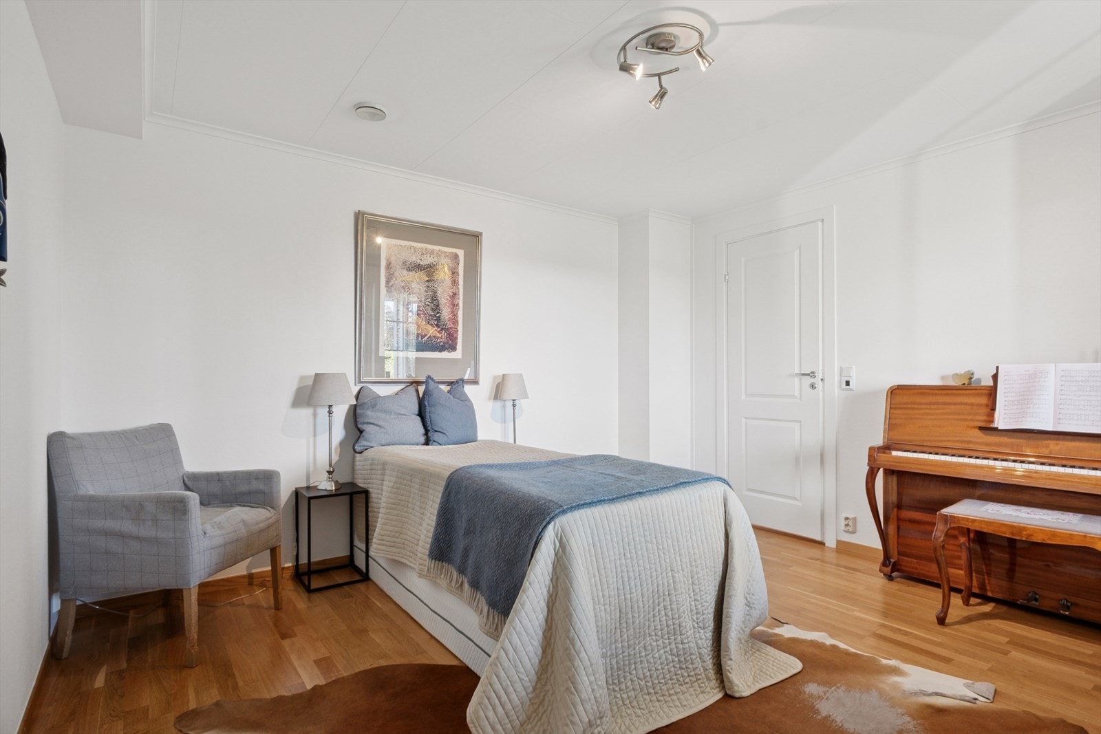 Soverommene kan enkelt tilpasses ulike behov - enten du ønsker kontor, gjesterom eller barnerom, gir planløsningen stor fleksibilitet. Galleribilde