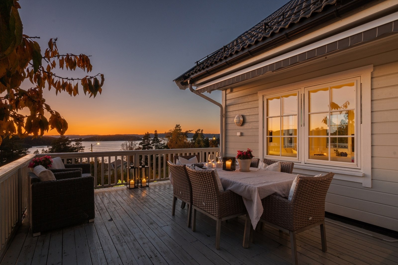 Her kan du nyte fine sommerkvelder og den flotte utsikten. Galleribilde