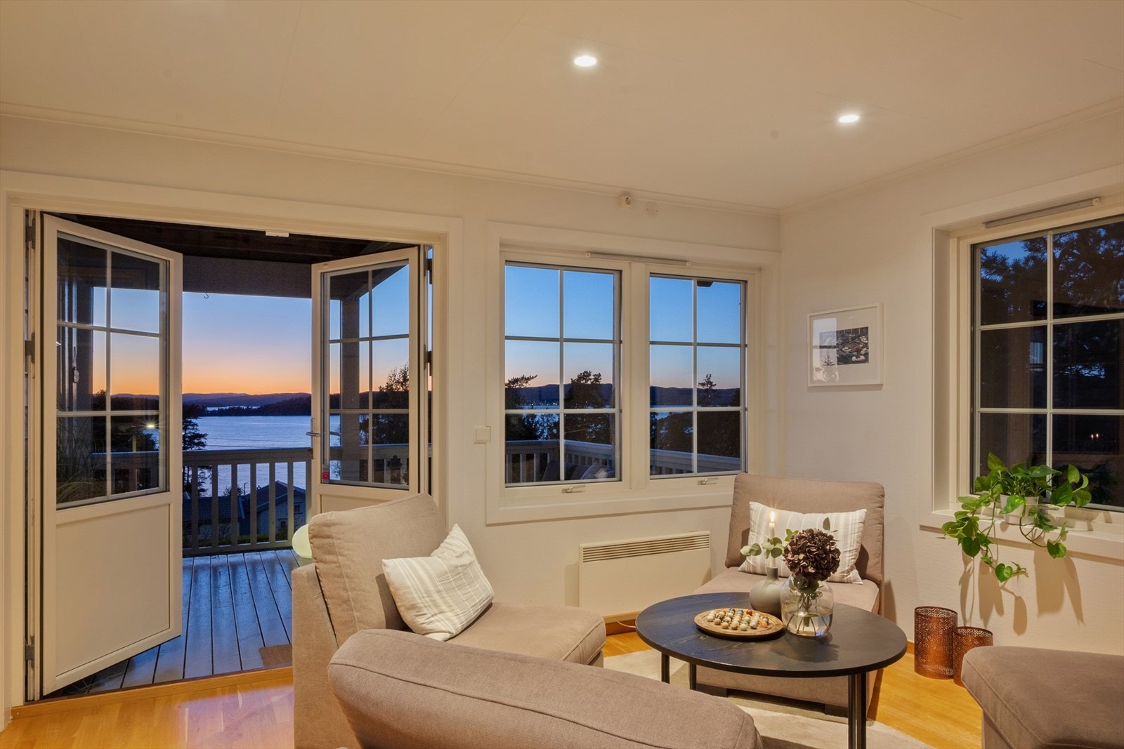 Her kan man nyte synet av himmelen og dens ulike farger året rundt. Galleribilde