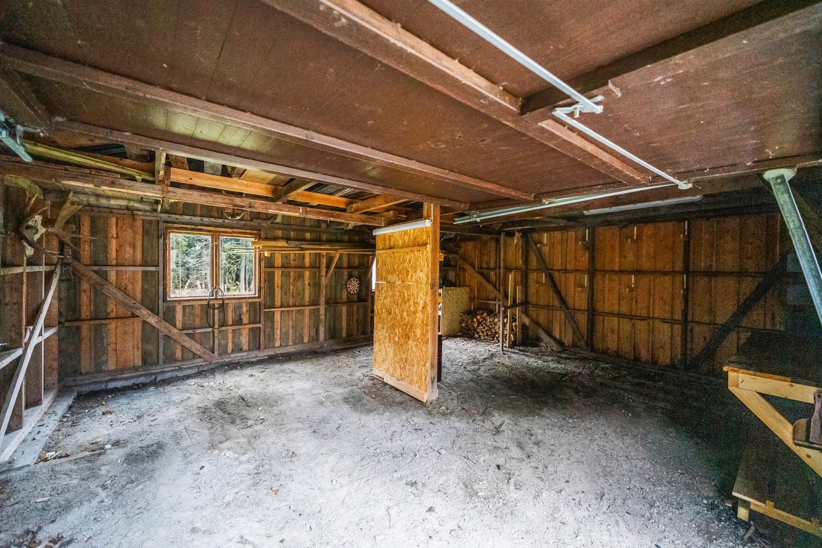 Innvendig i garasjen. Galleribilde