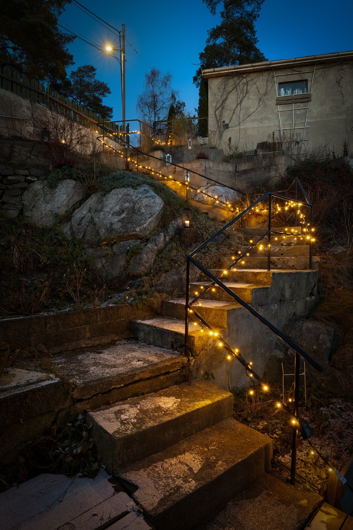 Nydelig trapp med belysning frem til boligen. Galleribilde