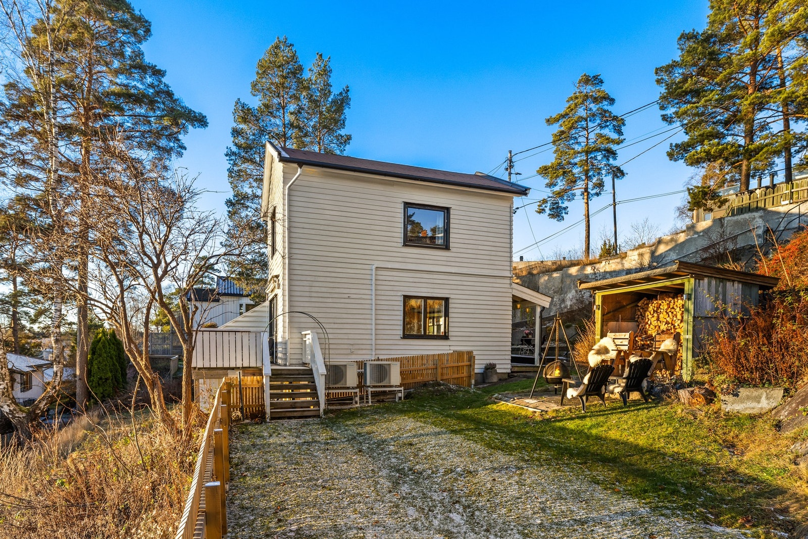 Hagen er perfekt for småbarnsfamilier med kombinasjon av flate arealer og synlig fjell i dagen. Galleribilde