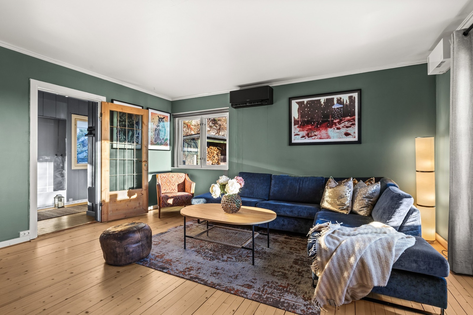 I rommet er det montert luft-til-luft varmepumpe. Galleribilde