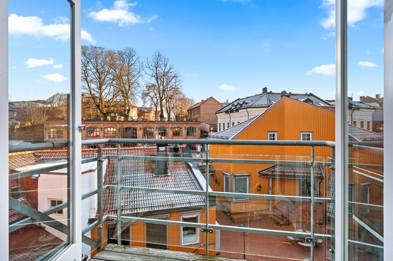 Fra stua er det adkomst til balkong på 2 kvm. Galleribilde