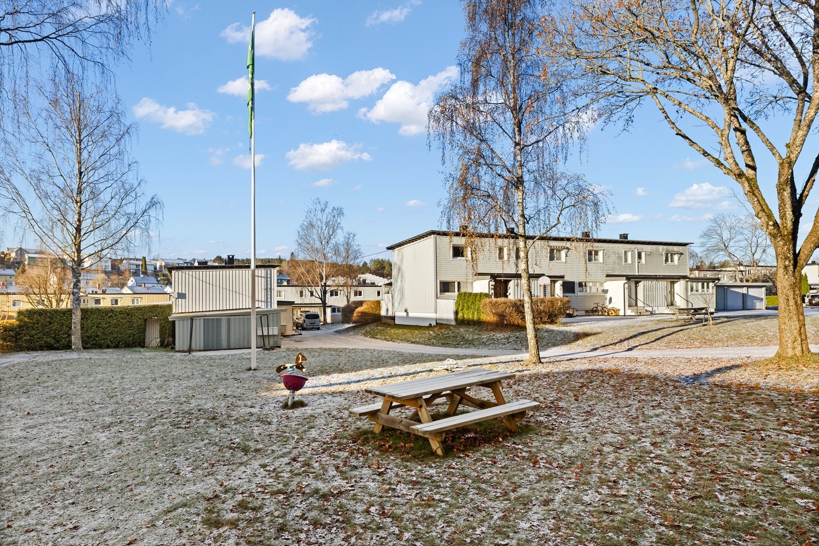 Fra nabolaget er det kort og trygg skolevei til Manglerud skole og flere barnehager. Galleribilde