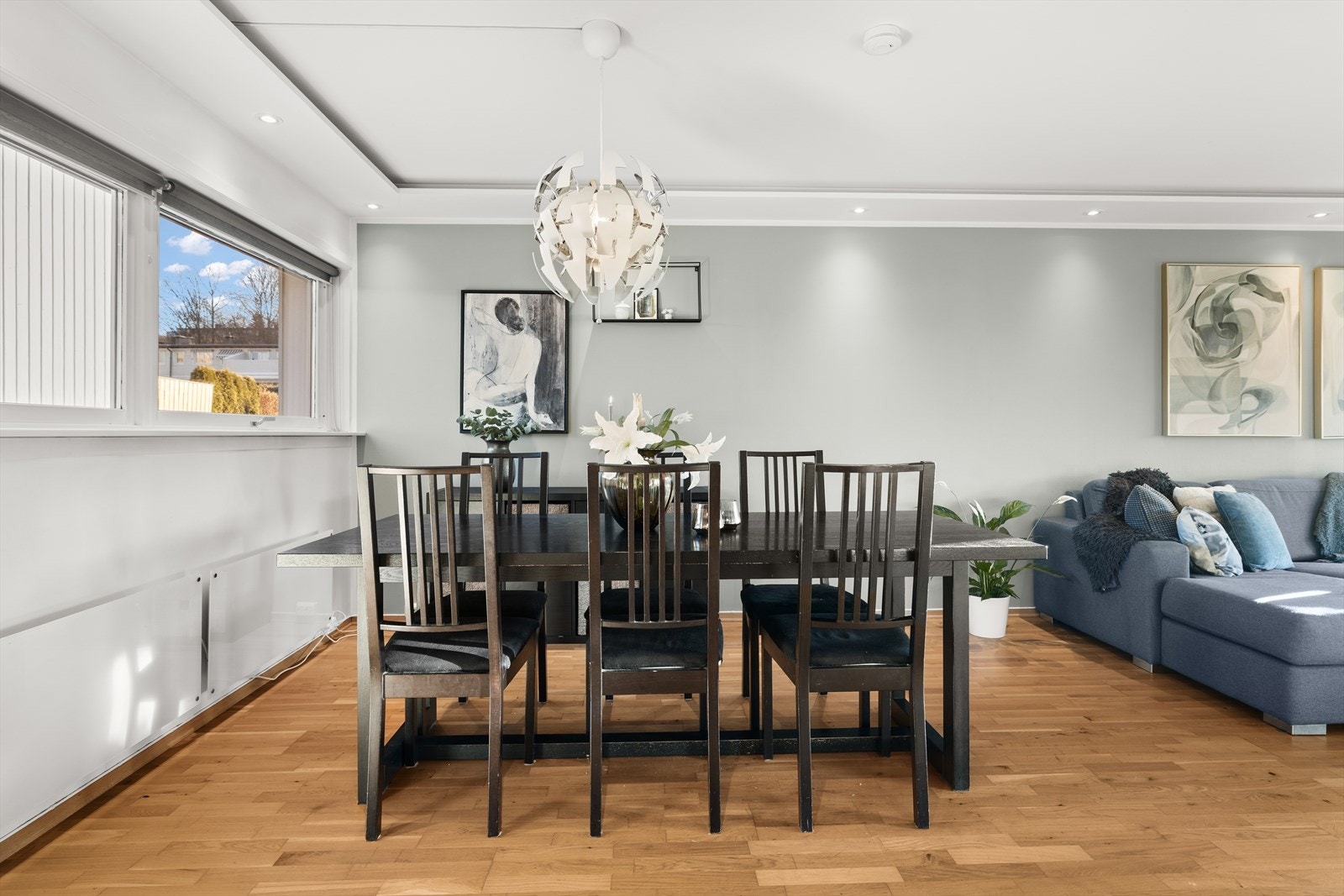 Gjennomgående planløsning gir gode lys- og solforhold. Galleribilde