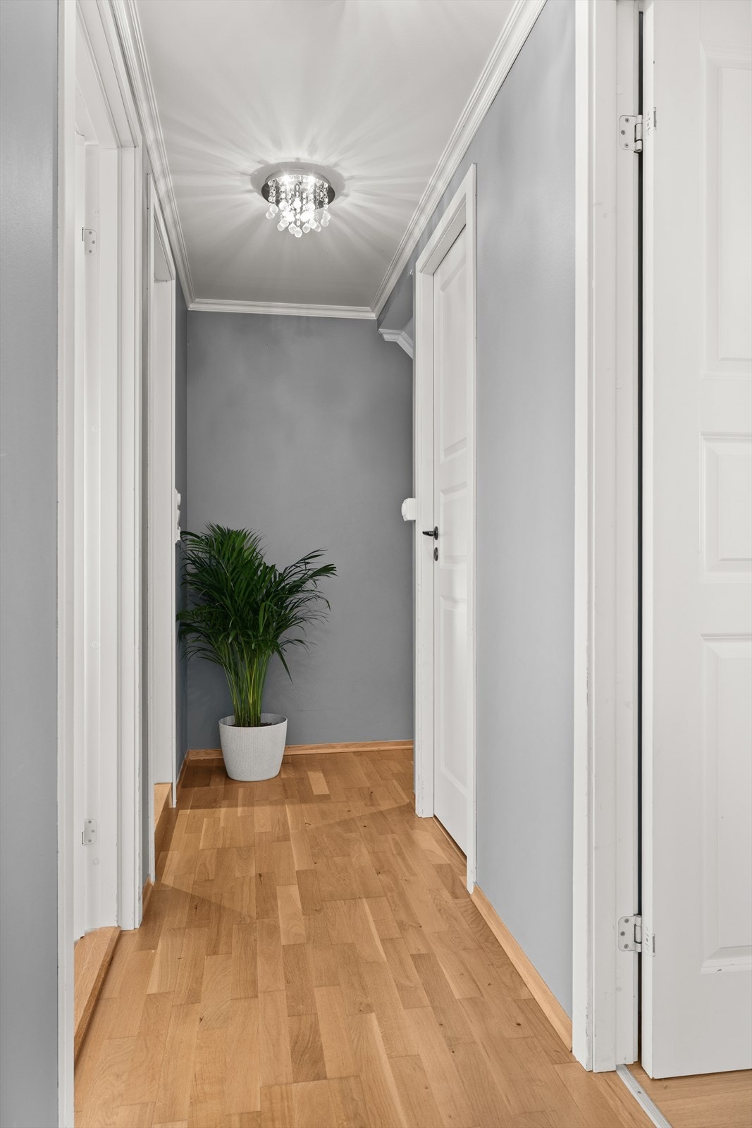 Boligens 2. etasje består av tre soverom, bad og kott. Galleribilde