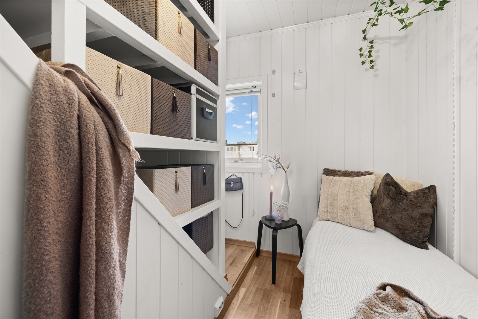 Kott som i dag er innredet som et gjesterom. Galleribilde