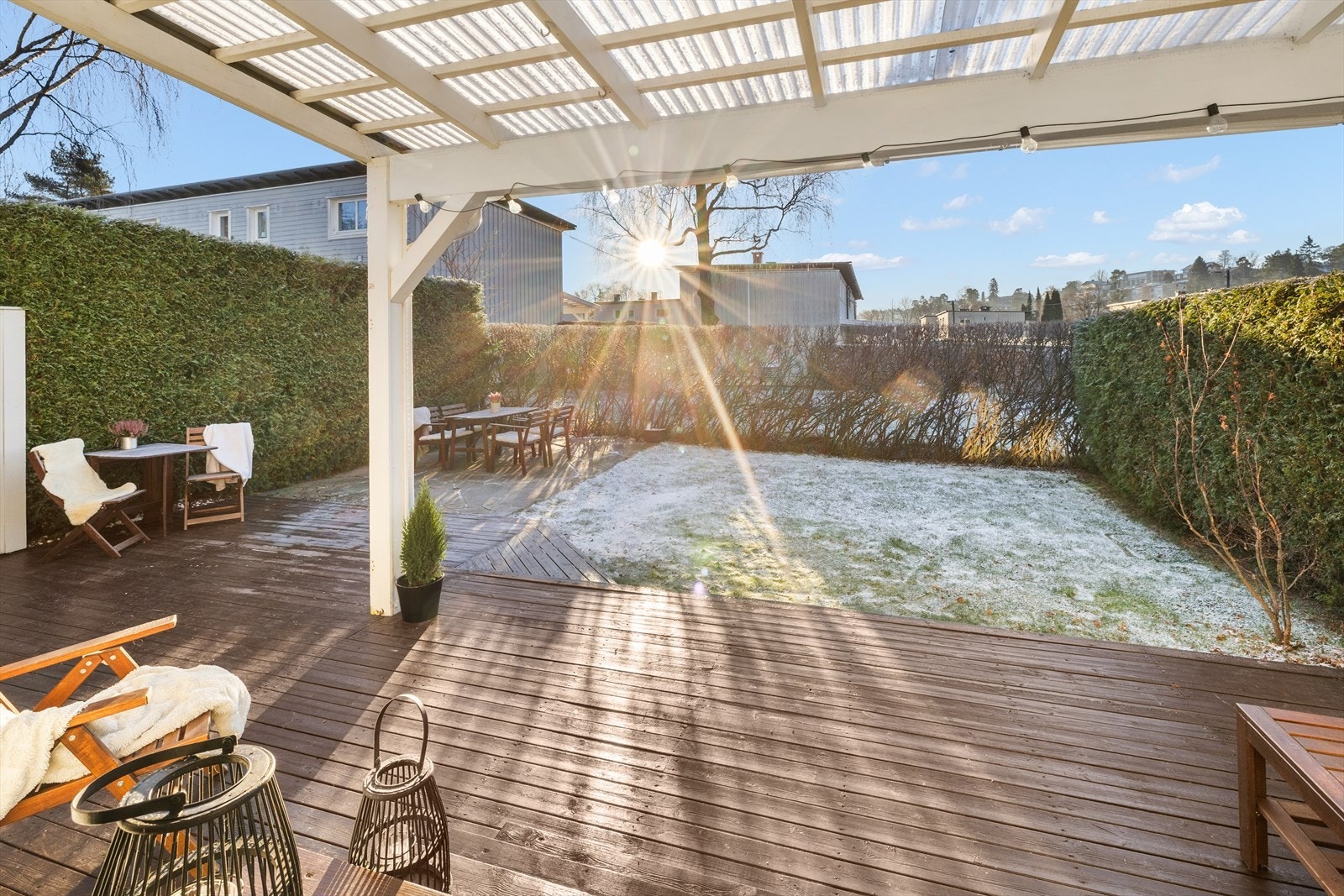 Delvis overbygget terrasse gir en lun og hyggelig atmosfære. Galleribilde