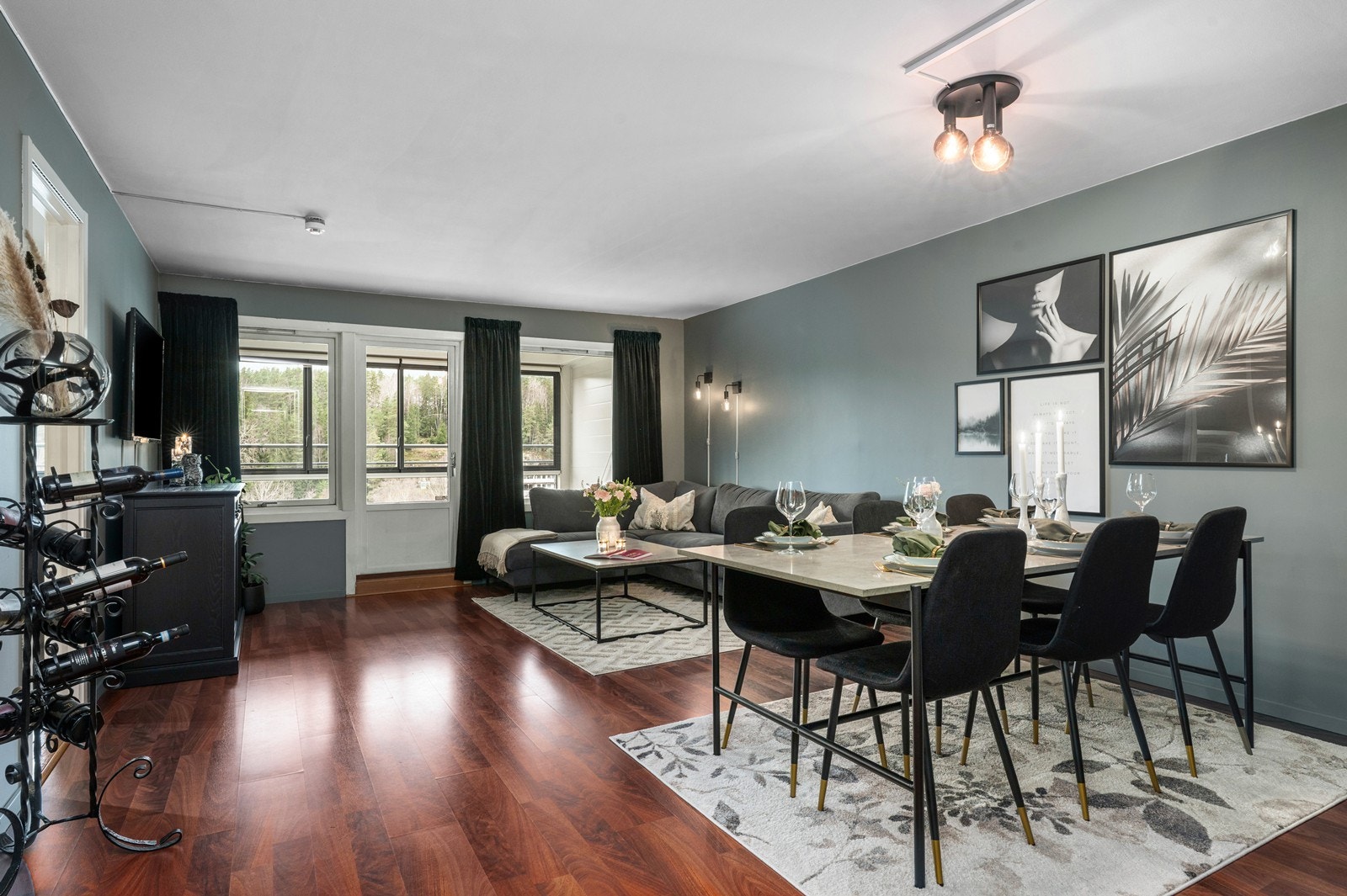 Det er store vindusflatene slipper inn rikelig meg naturlig lys. Galleribilde