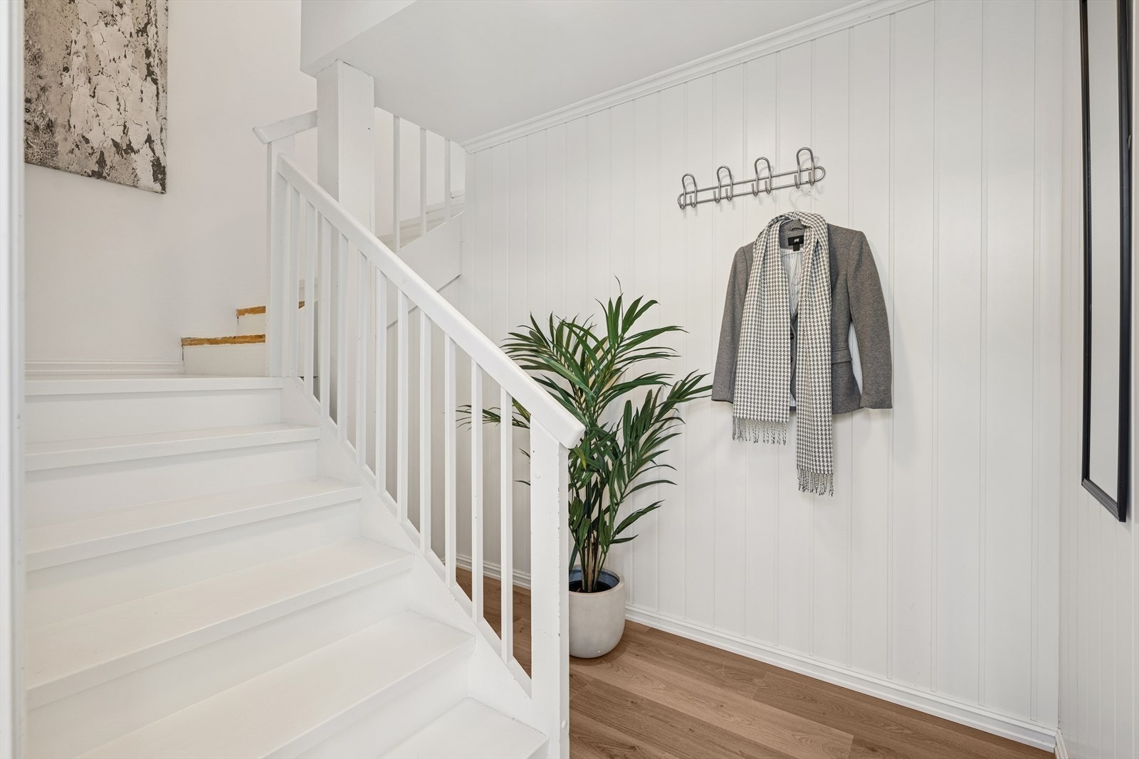 Leiligheten har entré i byggets første etasje. Galleribilde