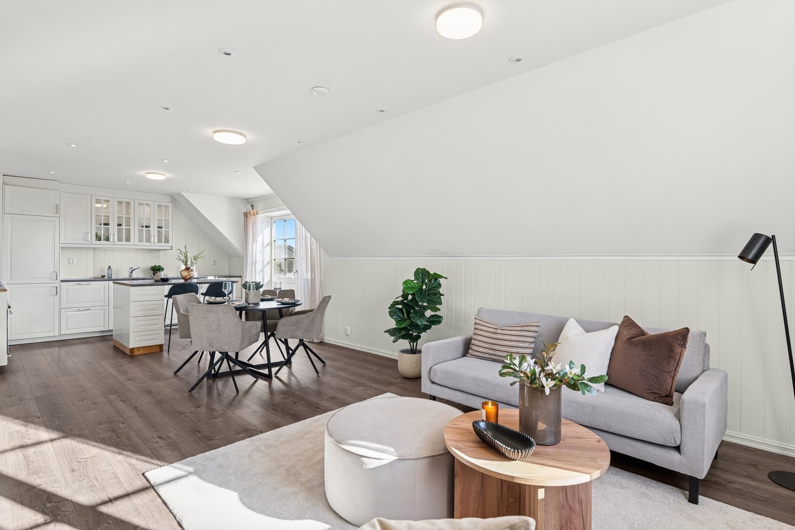 DNB Eiendom V/Line Øvergaard har gleden av å presentere Borregaten 4A - En lys og tiltalende leilighet med sentral og attraktiv beliggenhet nært det meste man måtte trenge i det daglige. Galleribilde