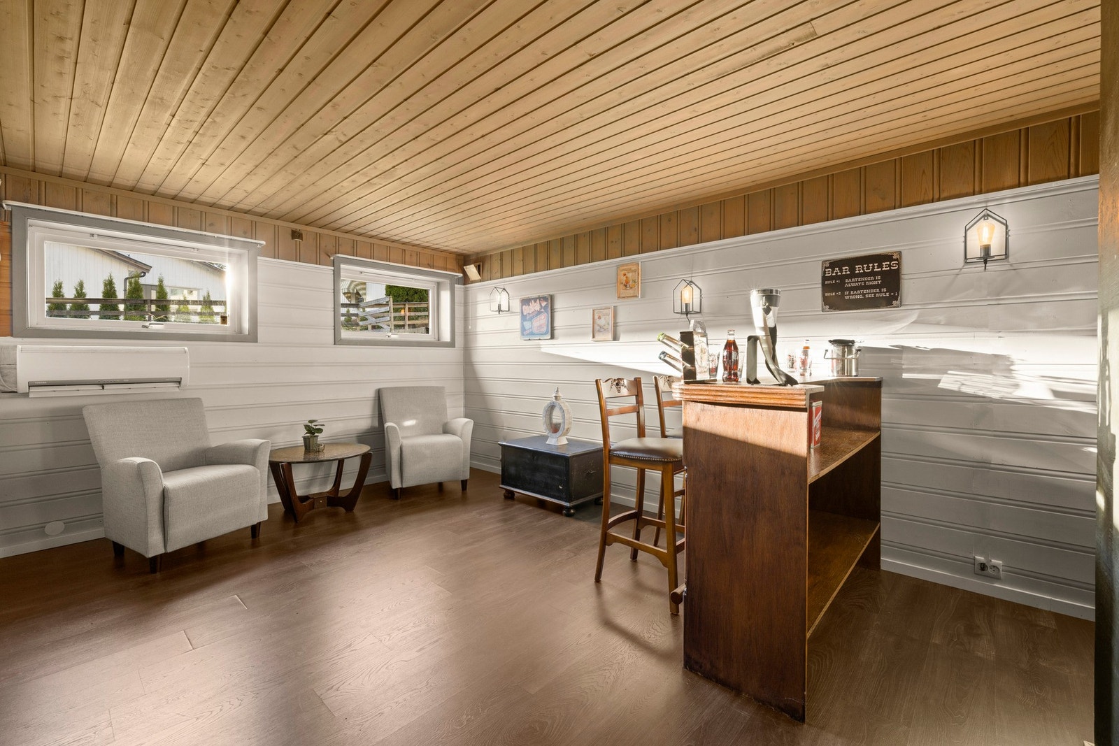 Kjellerstuen er innredet med bar. Galleribilde