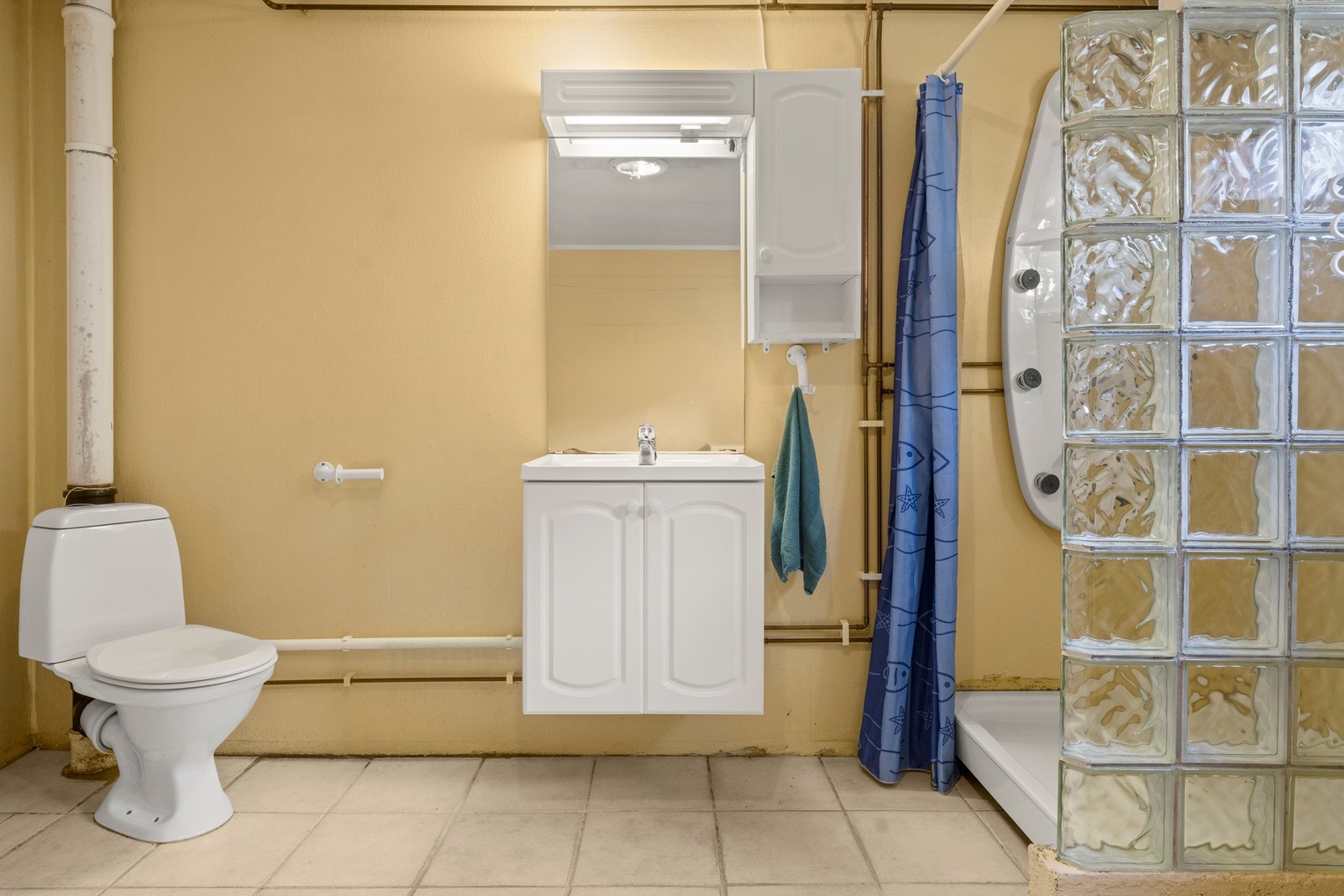 Opprinnelig vaskerom som i dag er innredet som bad. Galleribilde