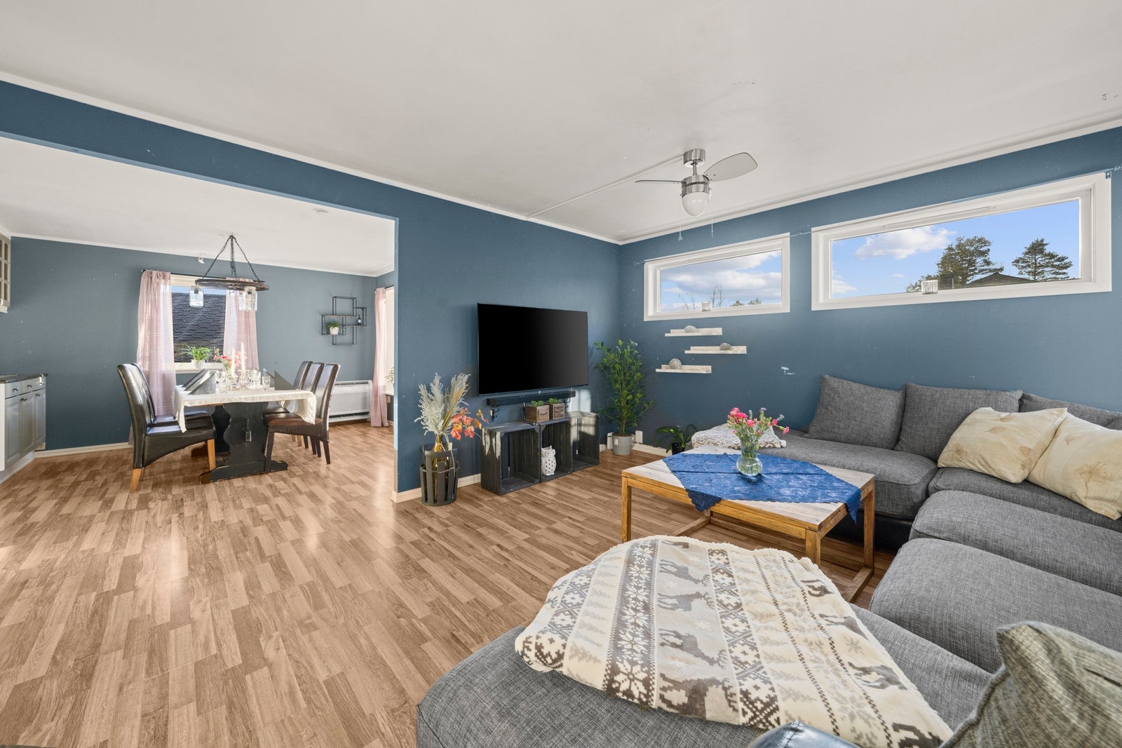 Åpen planløsning, perfekt for sosiale sammenkomster. Galleribilde