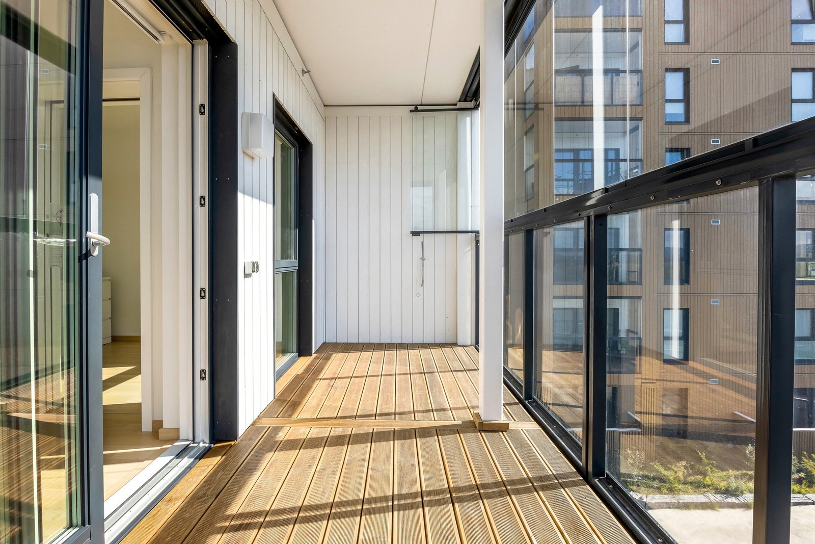 Her har du god plass for utemøbler. Galleribilde