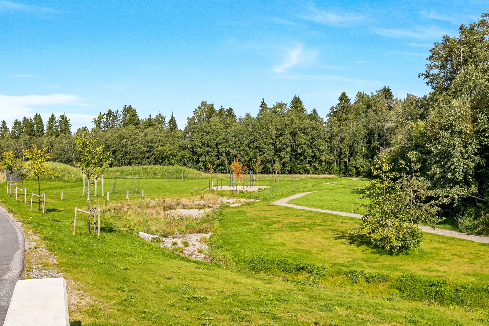 Fine grøntarealer rundt sameiet. Galleribilde