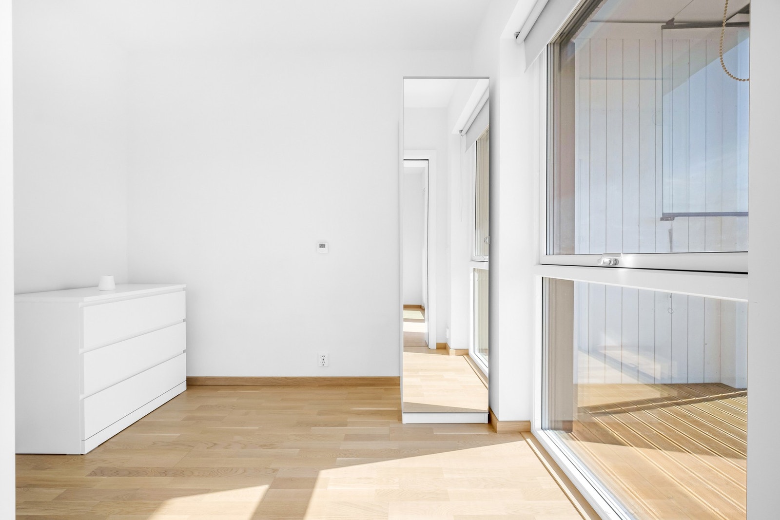 Soverom med plass for dobbeltseng. Galleribilde