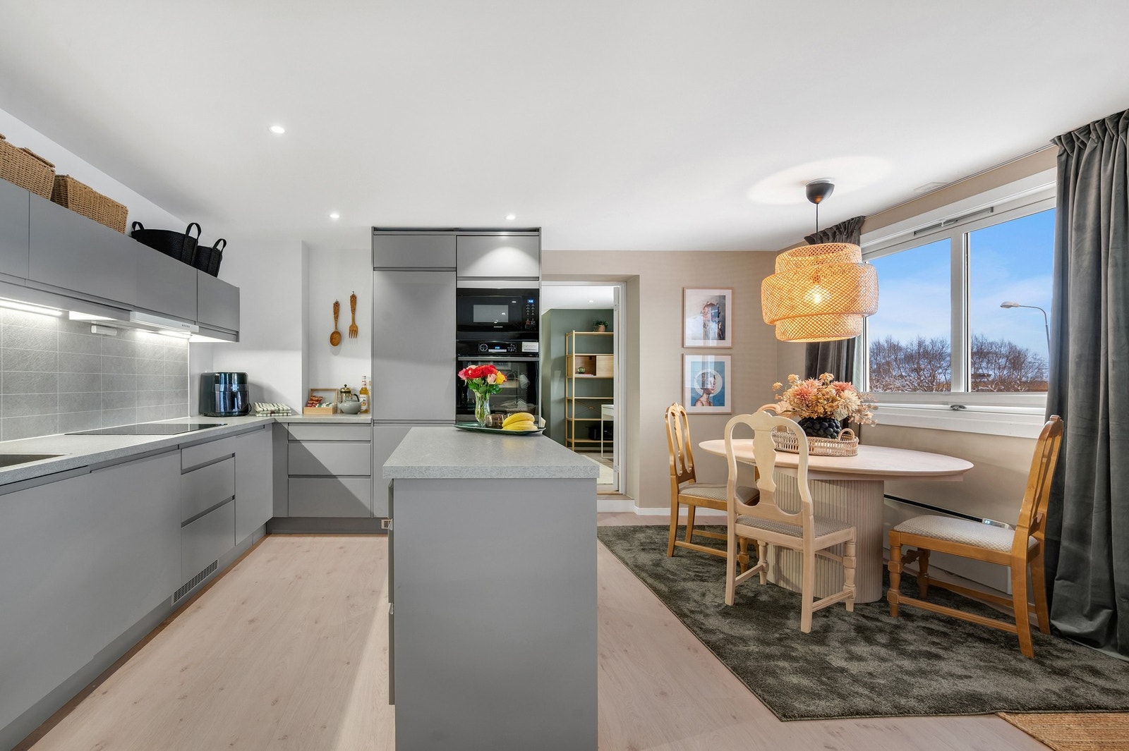 Moderne kjøkken fra 2022. Galleribilde